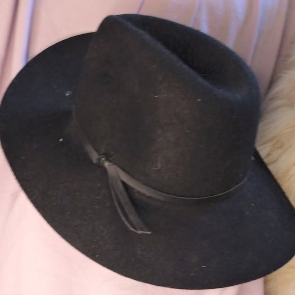 SOLD ON FACEBOOK - Picture 3 of 3